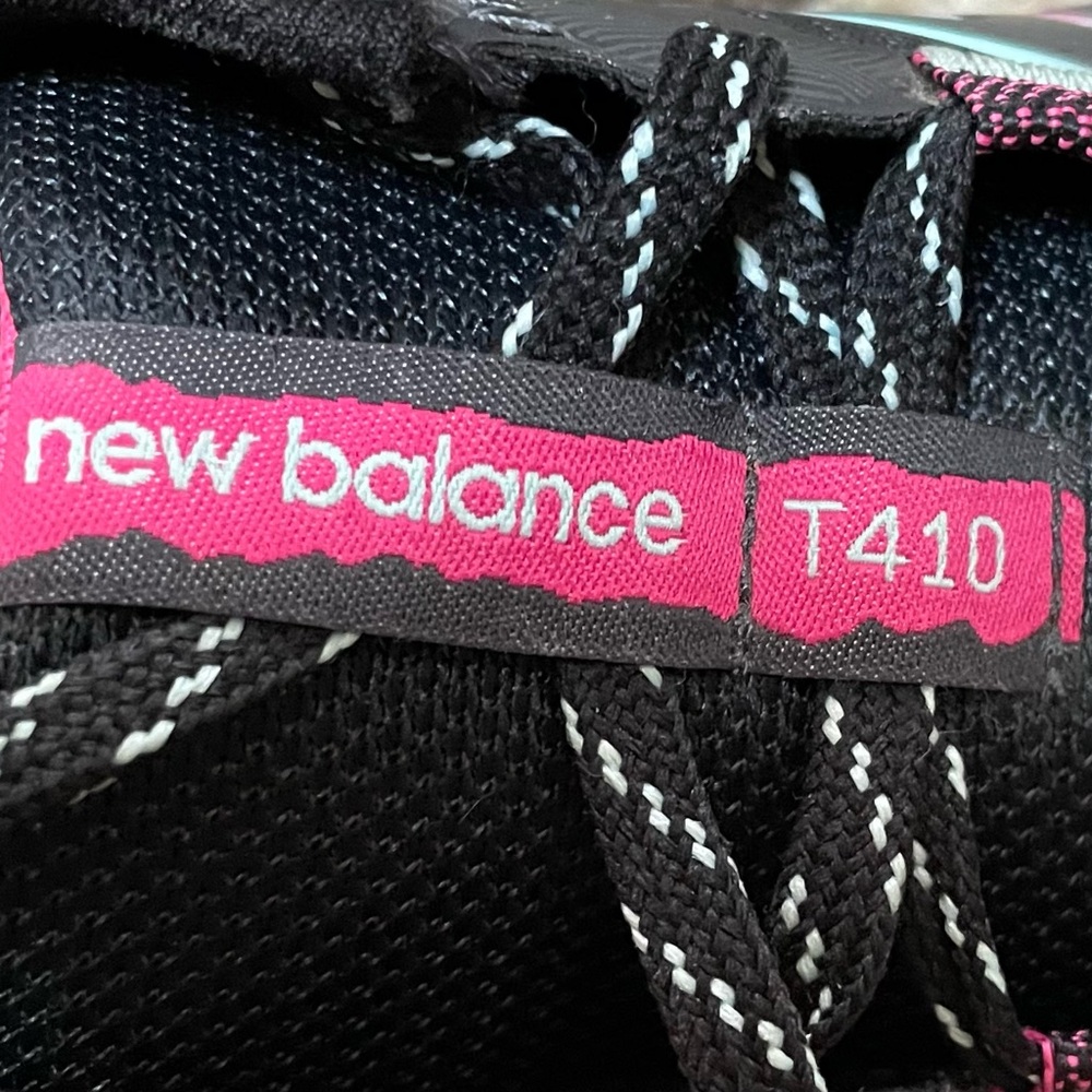 New Balance 410 V8 Trail Running Women’s Shoe, Size 8 Wide, Wore Once. - Picture 4 of 5